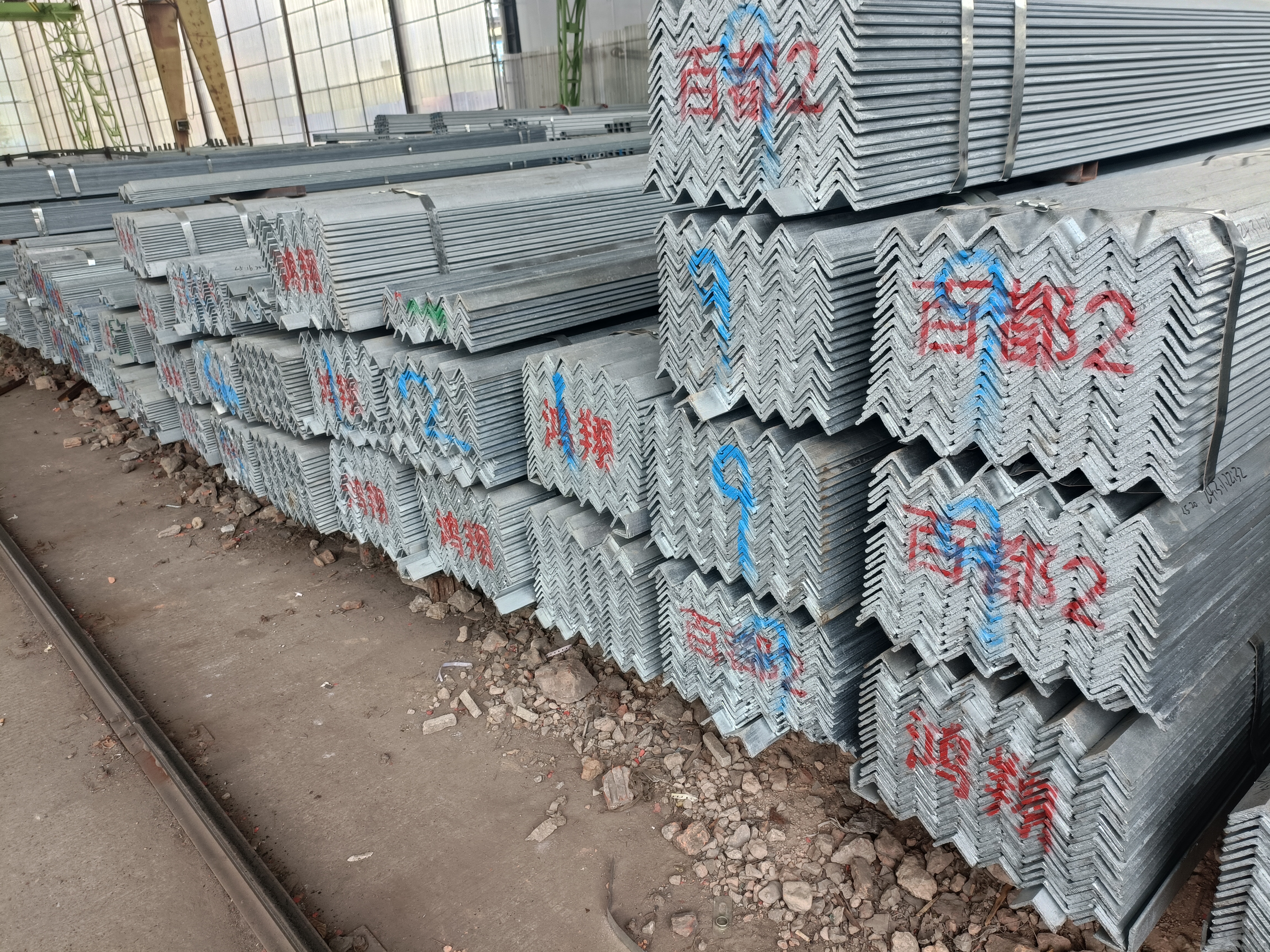 镀锌角钢/角铁/三角铁/钢材/角钢/在线联系报价