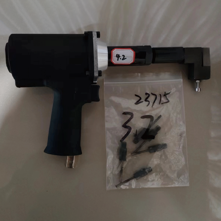 三代气动打孔钳