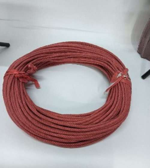 三股红绳