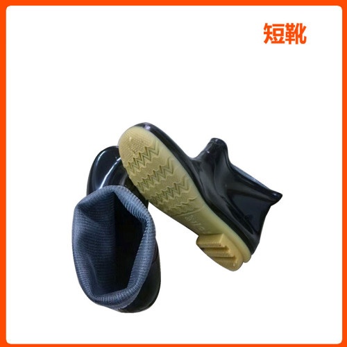黑色短筒雨鞋